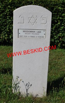 MIODOWNIK Lejb
Décès 20.06.1940 Colombey-les-Belles (54)
Inhumation 12.07.1964 - Tombe 65
Armée Polonaise
copyright Frania 
