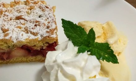 Gâteau aux pommes et framboises